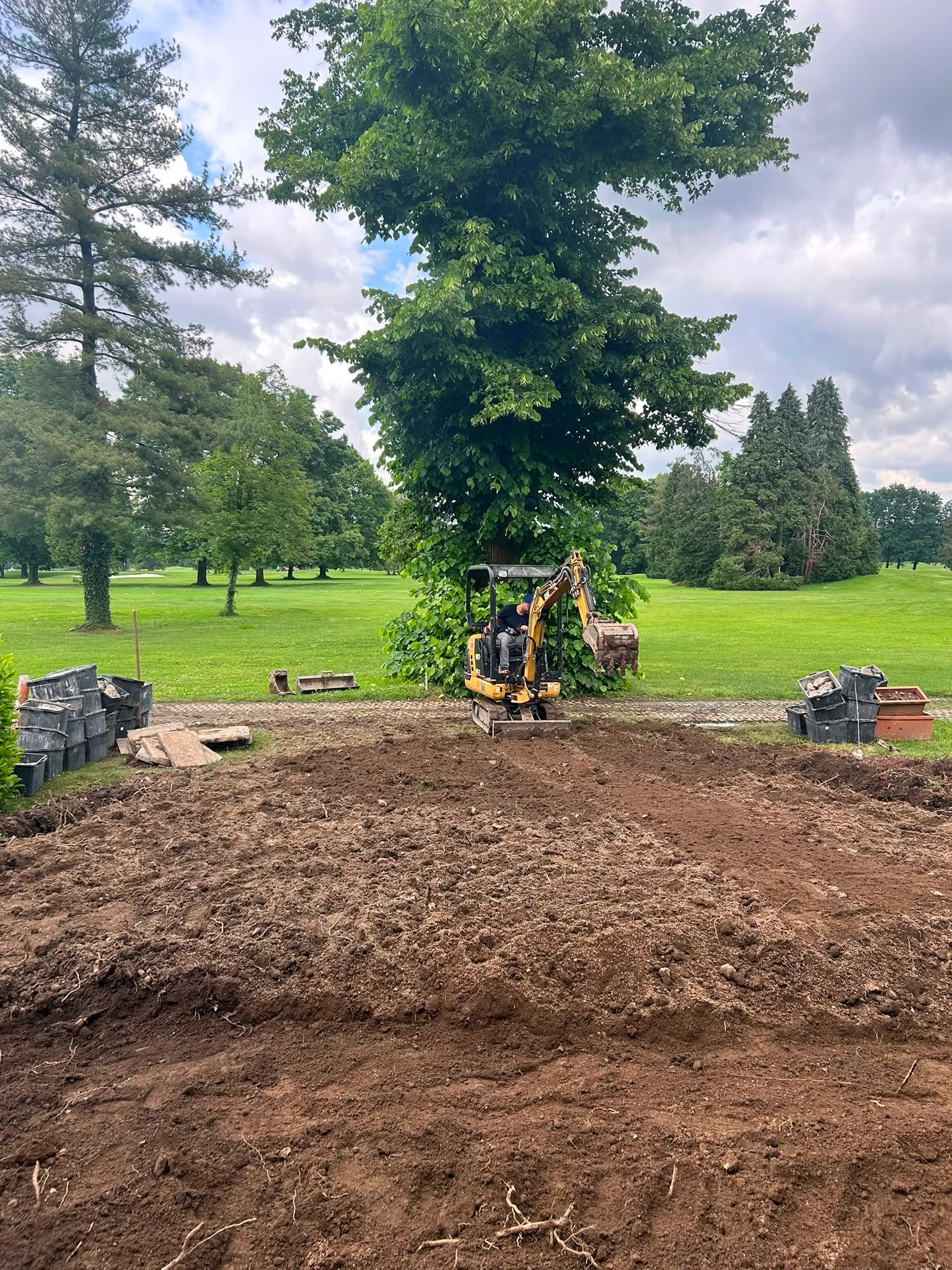 Preparazione del terreno per realizzare un prato