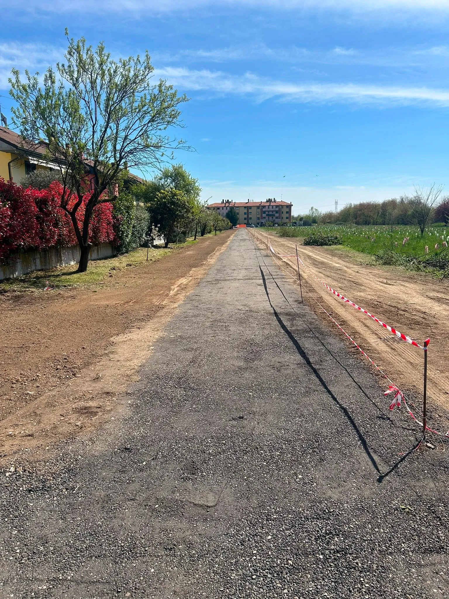 Realizzazione di vialetto in ghiaia in giardino